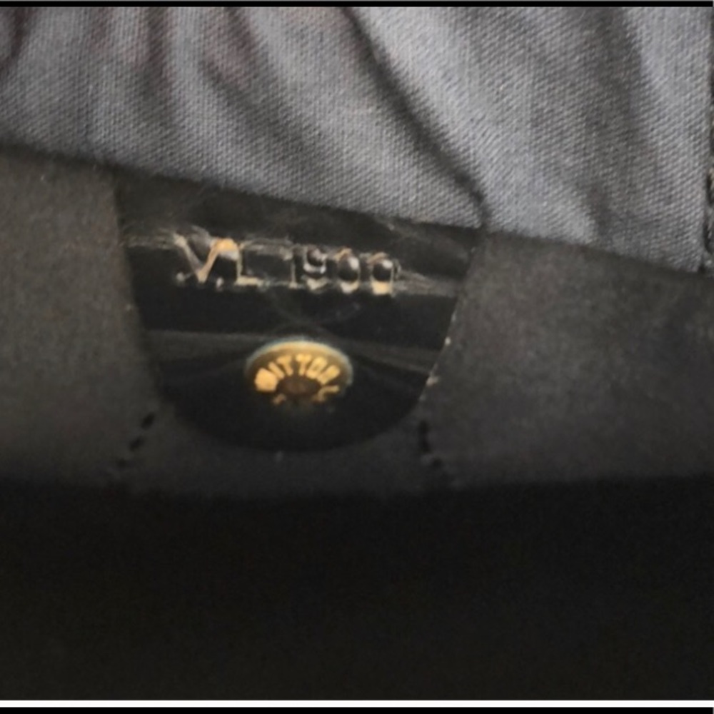 Black Leather Louis Vuitton EPI Speedy 40. - Picture 7 of 8